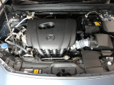 SKYACTIV-G 2.0にマイルドハイブリッドシステムを組み合わせ、乗れば乗るほど毎日の運転が楽しみになるe-SKYACTIV Gを搭載しています。