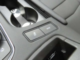 手元にて走行モード(2WD・4WD)を切り替え可能です。