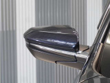 【ドアミラーウインカー】ウインカーと連動してミラー外側部分が点灯します。対向車や歩行者、並走するバイクや自転車からの視認性が上がります。
