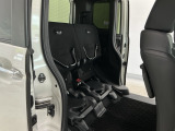 リアシート座面を持ち上げると、背の高い荷物を積むのに便利なトールモードに変身します!多彩なシートアレンジで使い勝手良好!