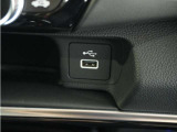 ◆USB入力端子◆USB接続、スマートフォンの充電等にも便利なUSBチャージャー。使いやすい場所に装備されています。