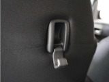◆フック◆ちょっとした買い物の袋を吊り下げたり、ゴミ袋を吊り下げられるコンビニフックがあり車内を転がらず便利です!