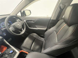 運転席は8WAYパワーシート!最適なドライビングポジションに調整できます!電動ランバーサポートで運転時の腰の負担を軽減できます!