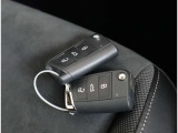 ■イモビライザー標準装備のエンジンキー 「イモビライザー」専用キー側のIDコードと車両側のIDコードを照合し、一致すればエンジンを始動させることができる盗難防止機能。