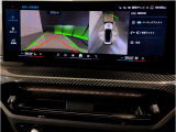 【全周囲カメラ】全周囲カメラ装備車両で御座いますので、狭い駐車スペースでもお車の全体図が確認でき、障害物との接触を未然に防ぐことが可能です。