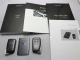 取説・メンテナンスノート・スマートキー・カードキーの4点セットです。