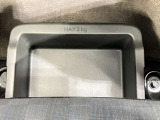助手席アンダーボックスは運転用の替え靴や、車内に常備しておきたい子供用品、着替えた服などが収納できて便利です。女性に嬉しい収納スペースです