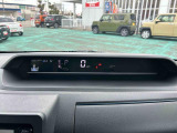 速度表示に加え、さまざまな車両情報を確認できるメーターです。