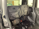 座面を跳ね上げるチップアップ機能付き☆高さのあるお荷物も積むのにとても便利です♪