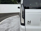 後続車からの視認性に配慮したテールライトを装備しています。