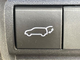【パワーバックドア】スマートキーや運転席のボタンを押すだけでリアゲートが自動で開閉します!荷物を持っている時や、高い位置にあるバックドアを閉める際に便利な機能です♪