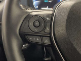 マルチインフォメーションディスプレイ内の表示切替や運転支援機能、オーディオの操作をステアリングから手を放さず行うことができ、運転に集中できます。