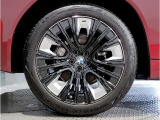 【BMWアロイホイル】軽量かつ強度に拘ったアロイホイル。走行性能ポテンシャルを引き出す設計。車の足元を引き締めてくれる大きなポイントはアロイホイルです。