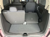 後部座席のシートアレンジでお荷物を載せる時に活躍します!左右片方ずつ倒すことも可能で色んなシーンで大活躍♪折り畳み自転車を載せている方もいらっしゃいます☆