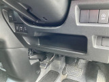 軽の看板が目印です!届出済 未使用車をお探しの方はこちらの看板を目印にお越しください。※似たような看板のお店がございますのでお間違えのないようご注意ください。