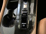 電動パーキングブレーキ&ブレーキホールド☆HOLDスイッチを押しシステムONの状態にしておくことで渋滞や信号待ちなどでブレーキを踏んで停止した時保持してくれる。