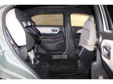 HONDA独自の機構!リアシートはチップアップ(跳ね上げ)することにより背の高い荷物も楽々積み込みすることが可能!!より空間を有効にするためにも大変便利なシートアレンジになります!!