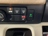 運転席と助手席には寒い時期に大活躍のシートヒーター付です。
