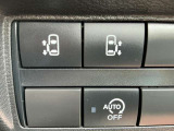 両側電動スライドドアです!車内や、インテリジェントキー、ドアハンドルのスイッチをワンタッチでドアの開閉が可能です。両手が塞がっている時やお子さまの荷物が多くなる習い事への送迎に便利ですね!