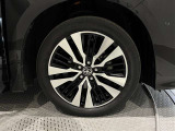 タイヤサイズは(235/50R18)で純正アルミホイールです。