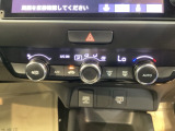 オートエアコンで、毎日のドライブを快適に。温度、風量を自動で調整し、理想的な車内環境を提供します。