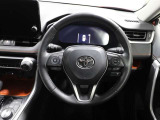 各操作スイッチなどもハンドルから手を放すことなく操作可能で安全運転に支援いたします!