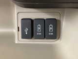 ソケット類も充実☆対応のケーブルがあれば車内でスマホなどの充電が可能です☆