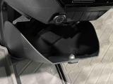 脱着式のインパネセンター大型ボックスが付いてます