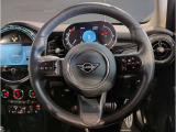 ミニ独特のゴーカートフィーリングと呼ばれる軽快なハンドリングはAT車、MT車のどちらでも楽しめます。