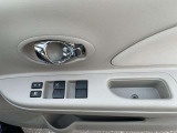 ゆったりと広い店内で、お車の悩みや各種相談を承ります。