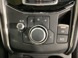 電動パーキングブレーキの搭載により、コンソールデザインの自由度が増すだけでなく安全性も向上。上り坂では路面勾配に応じて坂を登れる駆動力が発生してから解除するので後ろへずり下がる心配もありません!