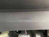 運転席には膝用のエアバックが装備されております。