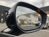 ブラインドスポットモニタリング、斜め後方から車両が接近した際にミラーレンズのLEDが点灯して知らせてくれます。