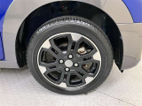 純正のアルミホイール装着。タイヤサイズは165/60R15