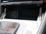 認定中古車保証1年間距離無制限の保証とロードアシスタンスサービスが全車に付帯されています。また、1年間または2年間の延長保証(有償)もご利用いただけます。