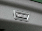 電動テールゲートでラクラク開閉!