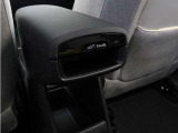 前席と後席にそれぞれ2個、計4個の充電用USB Type-Cポートが設置されています。モバイルデバイスの充電や給電にご利用ください。