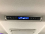 後席のエアコン操作スイッチです。サイドからも温度調節可能?