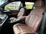 【助手席シート】運転席シート同様長時間乗車・スポーツドライビングでも疲れにくい形状にセッティングされたシートを装備しております。