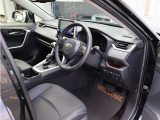 他の中古車販売店とは、異なった商品展開を実現するため、米国・Mitsuoka Motors Americaと連携を取りながらいち早く行動し、需要の先端商品を供給する体制づくりに努めています。