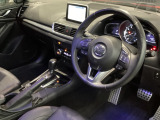 人間中心でシンプルなインパネデザイン☆ 運転に集中しながら必要な情報を直感的に確認しやすくしています! スポーティなインパネは『大人のゆとり』を感じさせる力強さと上質な洗練された空間です☆