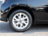 右リヤ185/65R15インチタイヤ&専用アルミホイール!
