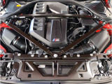 【BMW伝統のシルキー6】滑らかなふけ上がりとパワーが官能的なドライビングの歓びを約束します!シリンダーを一直線に6つ並べ爆発振動を互いに打ち消しあう構造の為不快な振動のない理想のエンジンです。
