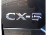 【CX-5】上質感と精悍さを兼ね備え、ワイド感を強調した意匠。オールラウンドな機能美と品格、洗練されたデザイン。