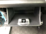 グローブボックス