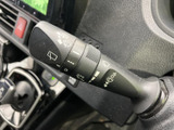 雨天時でも、視界を確保するワイパー操作をスムーズに行えます。安全な運転をサポートします。