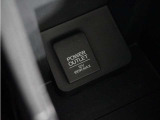 ◆12V電源ソケット◆スマートフォンの充電等にも便利な電源ソケット!使いやすい場所に装備されています。