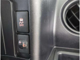 VSC(Vehicle Stability Control)付です。 横滑りを防止する装置です。 万が一の時に作動する、安全のための装置です。