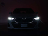 BMWでは古くから4つのリングが伝統のヘッドライトで御座います。