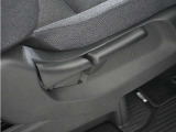 ◆シートハイトアジャスター◆運転席を上下に高さ調節ができます!運転ポジションを体格に合わせてシート調整できます。